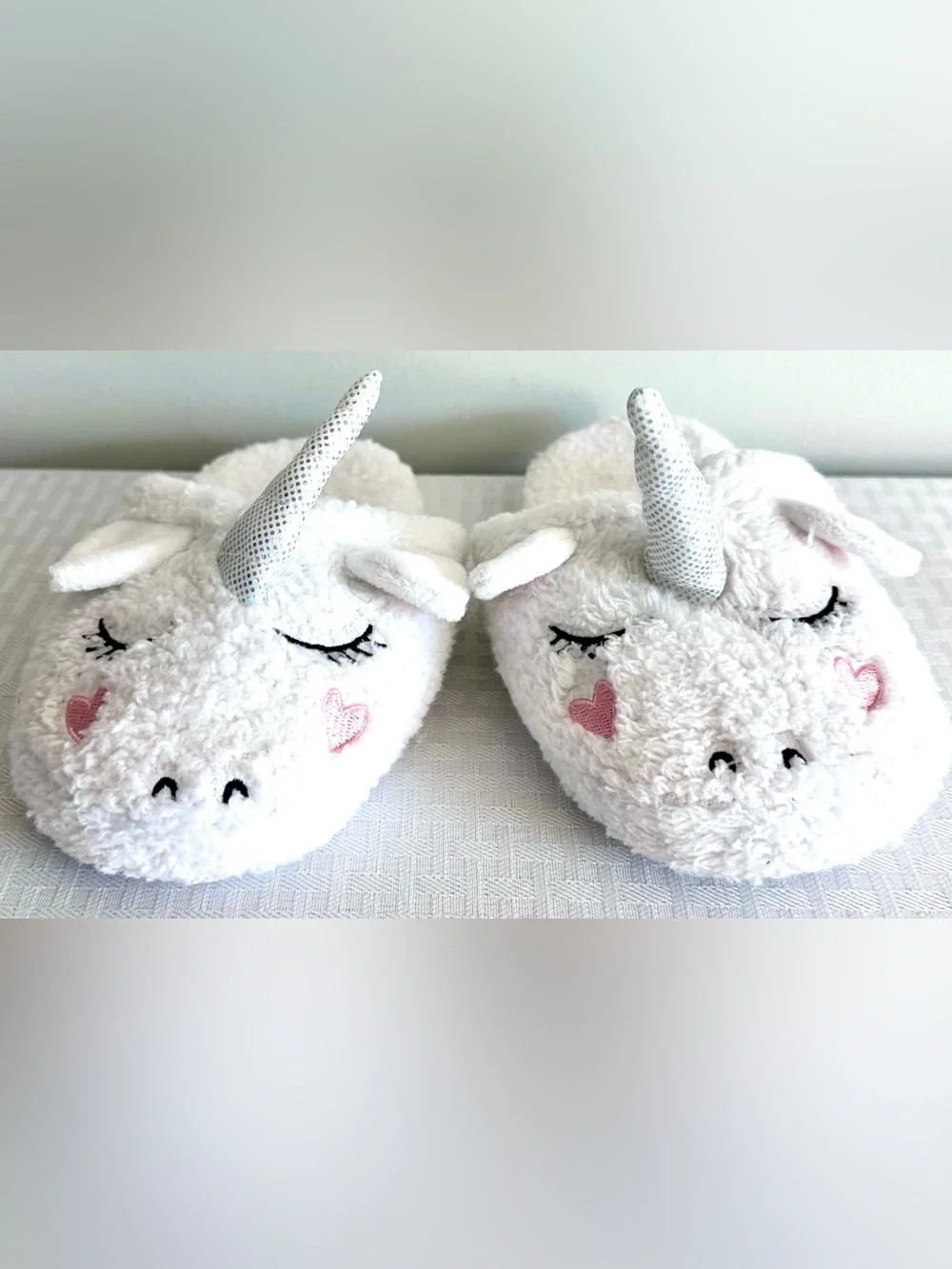 White Plush Unicorn Slippers Girls Kids Silver Horn 8” Sole (Size 12/13)
